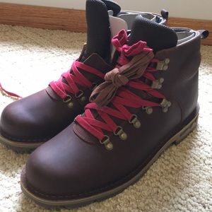 Brand New Merrell Sugarbush boots size 10.5